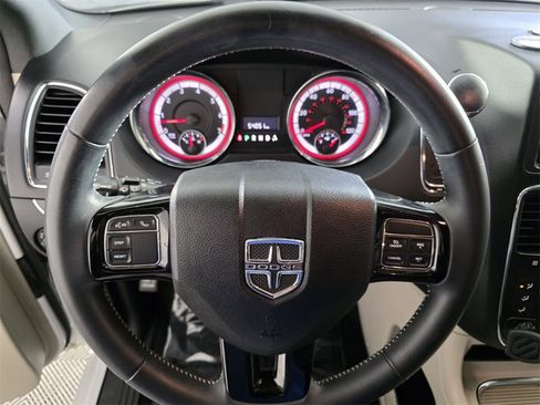 Used 2019 Dodge Grand Caravan SXT image 21