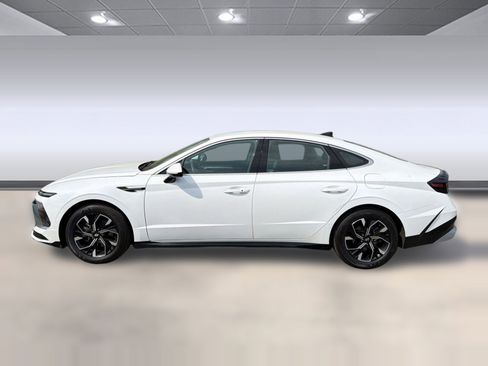 Used 2025 Hyundai Sonata SEL FWD image 2