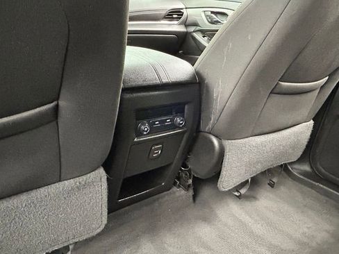 Used 2019 Chevrolet Traverse LT FWD image 34