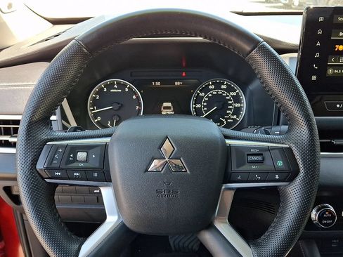 Used 2025 Mitsubishi Outlander SE AWD/4WD image 21