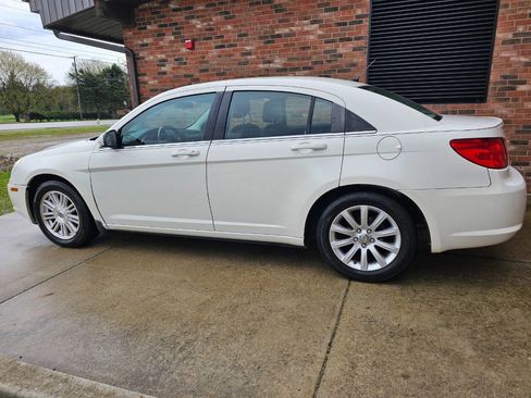 Used 2010 Chrysler Sebring Limited image 5