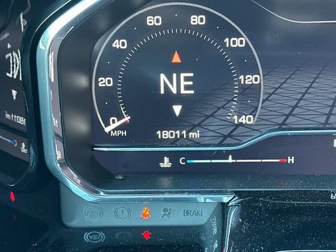 Used 2024 GMC Sierra 1500 Elevation image 28