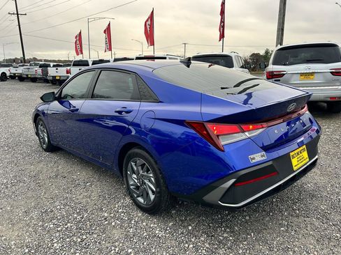 Used 2024 Hyundai Elantra SEL FWD image 19