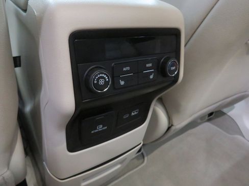 Used 2023 GMC Acadia Denali w/ Denali Ultimate Package AWD/4WD image 12