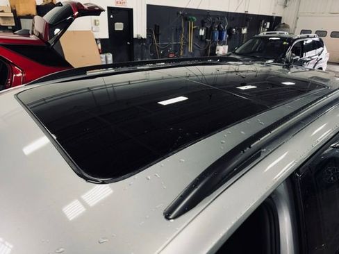 Used 2022 Volkswagen Tiguan SE R-Line image 10