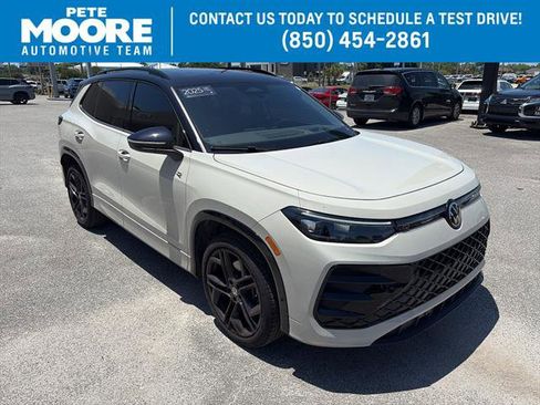 Certified 2025 Volkswagen Tiguan SE R-Line AWD/4WD image 1