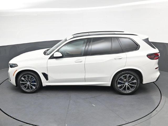 Used 2024 BMW X5 xDrive40i w/ M Sport Package AWD/4WD image 29