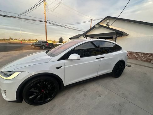 Used 2018 Tesla Model X 75D AWD/4WD image 13