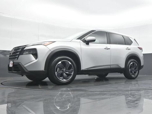 Used 2025 Nissan Rogue SV AWD/4WD image 26