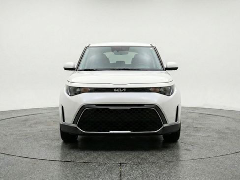 Used 2025 Kia Soul LX w/ LX Technology Package FWD image 2