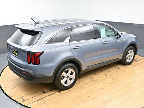 Used 2023 Kia Sorento LX image 42