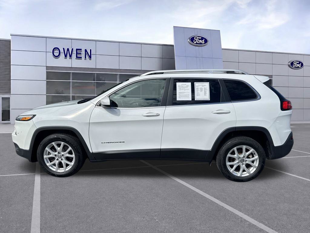 Used 2018 Jeep Cherokee Latitude w/ Cold Weather Group FWD image 2