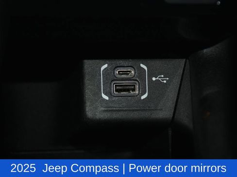 Used 2025 Jeep Compass Trailhawk AWD/4WD image 21