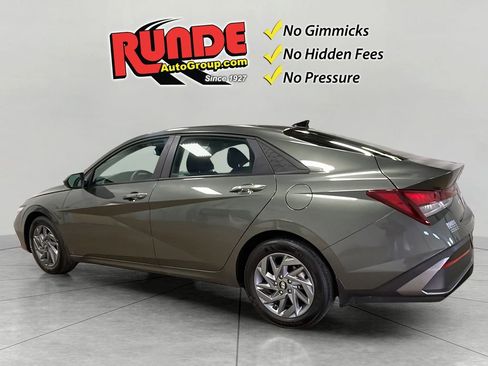 Used 2024 Hyundai Elantra SEL image 3