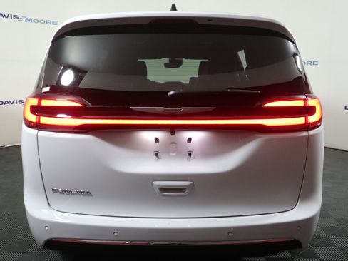 New 2026 Chrysler Pacifica Select image 7
