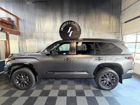Used 2024 Toyota Sequoia Platinum AWD/4WD image 8