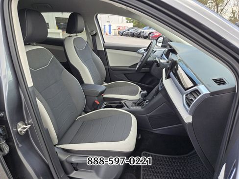 Certified 2025 Volkswagen Taos SE image 19
