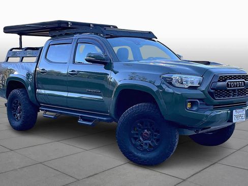 Used 2021 Toyota Tacoma TRD Sport image 2