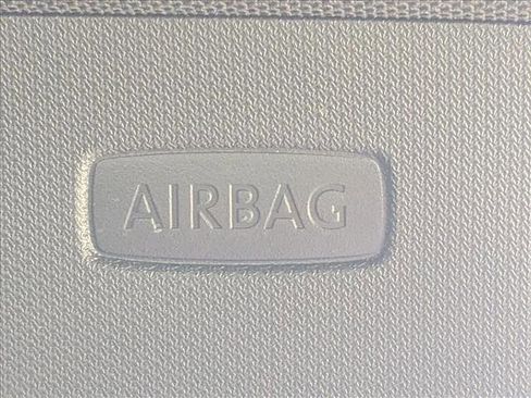 Used 2022 Volkswagen Tiguan SE R-Line image 10