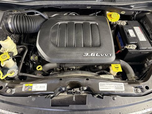 Used 2015 Chrysler Town & Country Touring-L w/ Driver Convenience Group FWD image 28