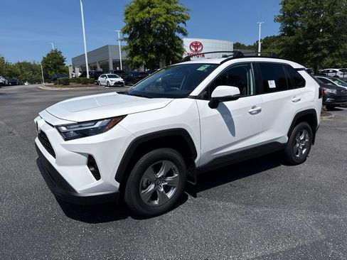Used 2025 Toyota RAV4 XLE FWD image 1