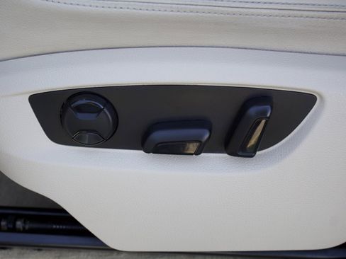 Used 2012 Volkswagen Touareg TDI image 13