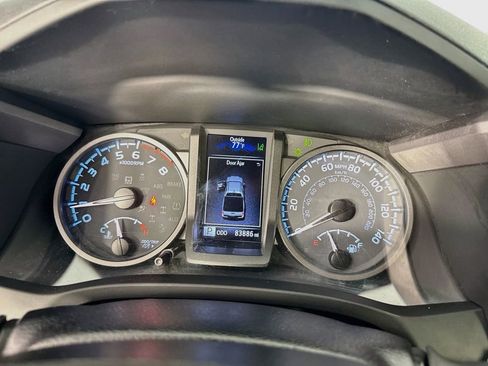 Used 2023 Toyota Tacoma TRD Off-Road w/ Technology Package AWD/4WD image 18