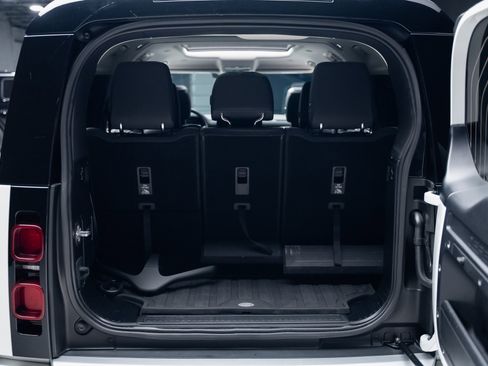 Used 2023 Land Rover Defender 130 SE image 76