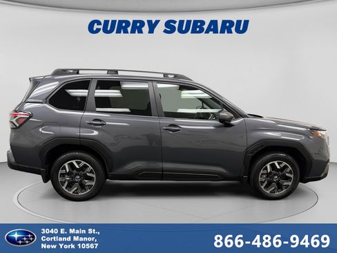 Used 2025 Subaru Forester Premium AWD/4WD image 6