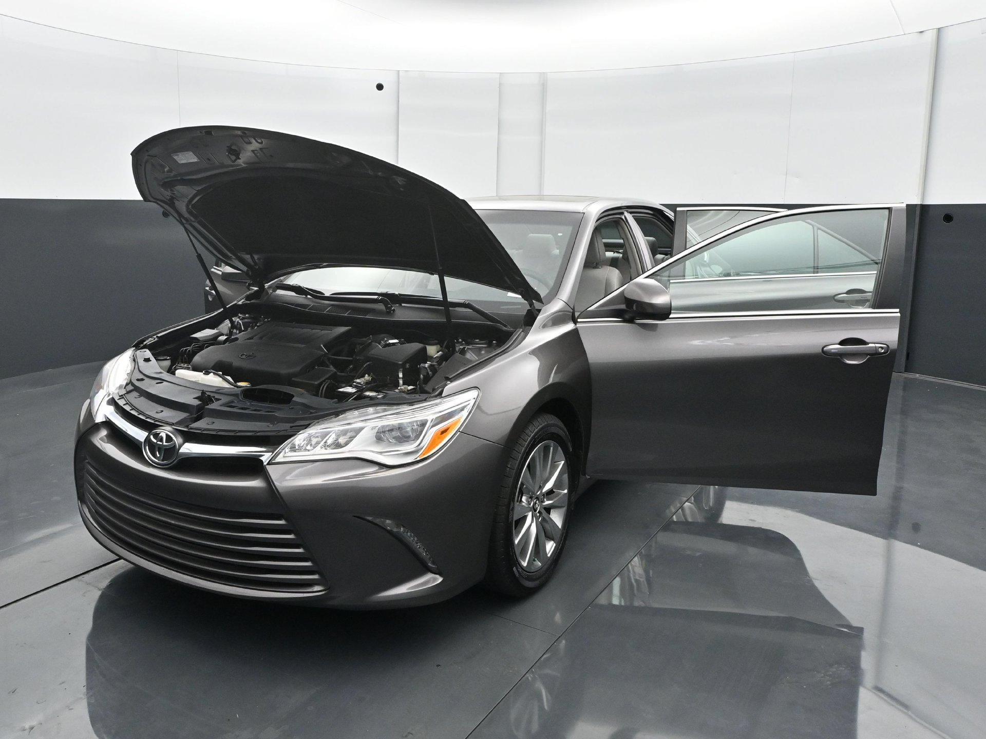 Used 2015 Toyota Camry XLE FWD image 26
