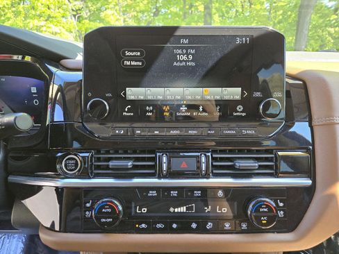 Used 2024 Nissan Pathfinder Platinum w/ Cargo Package AWD/4WD image 19