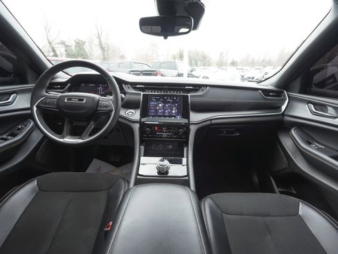 Used 2024 Jeep Grand Cherokee Altitude image 36