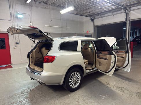 Used 2011 Buick Enclave CXL w/ Trailering Provision Package FWD image 12