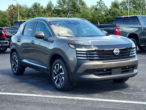 New 2025 Nissan Kicks SV w/ SV Premium Package image 2