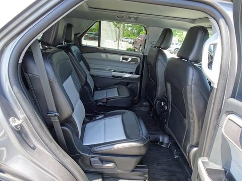 Used 2023 Ford Explorer XLT w/ Equipment Group 202A AWD/4WD image 19