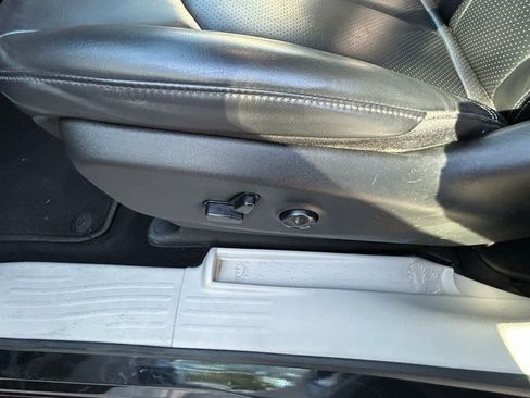 Used 2023 Chrysler Pacifica Touring-L image 17