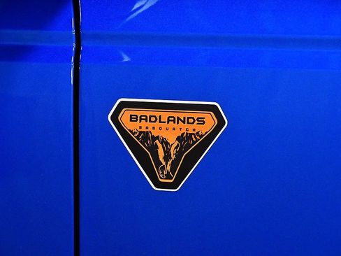Used 2025 Ford Bronco Badlands image 11