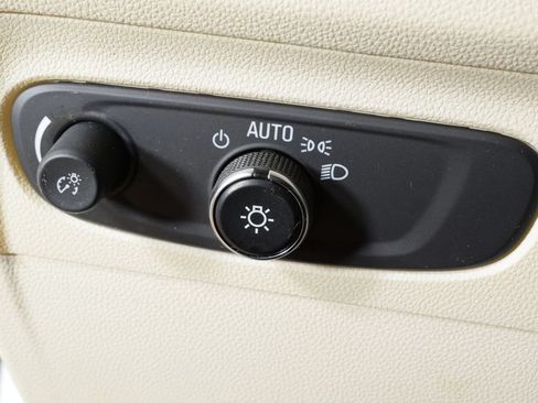 Used 2021 Buick Envision Avenir w/ Technology Package II FWD image 18
