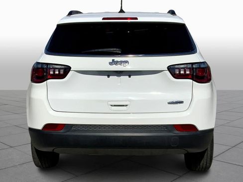 Certified 2022 Jeep Compass Latitude image 4
