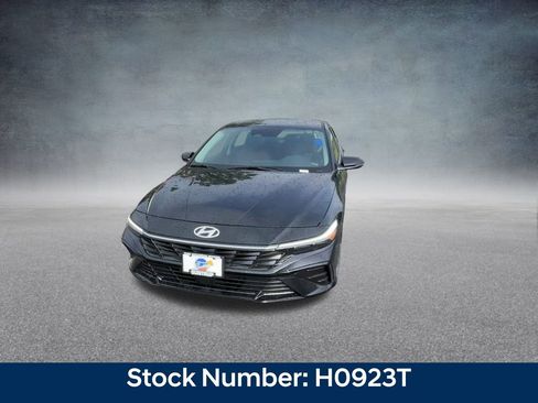 New 2025 Hyundai Elantra Limited image 6