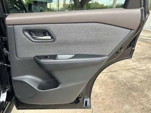 Used 2023 Nissan Rogue SV FWD image 43