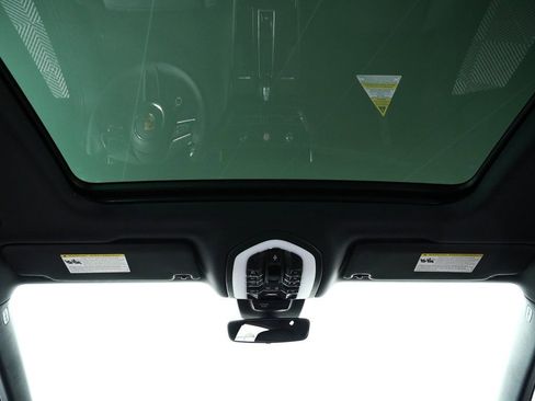 Used 2026 Porsche Macan AWD/4WD image 21