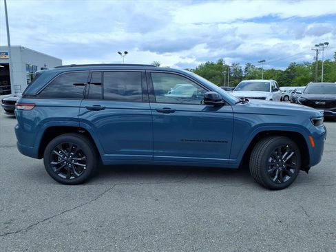 New 2026 Jeep Grand Cherokee Limited AWD/4WD image 3