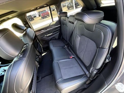 New 2026 Jeep Grand Cherokee Altitude AWD/4WD image 21