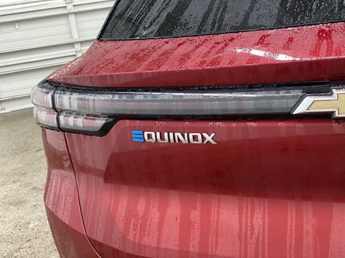 Used 2025 Chevrolet Equinox EV LT w/ Convenience Package image 10