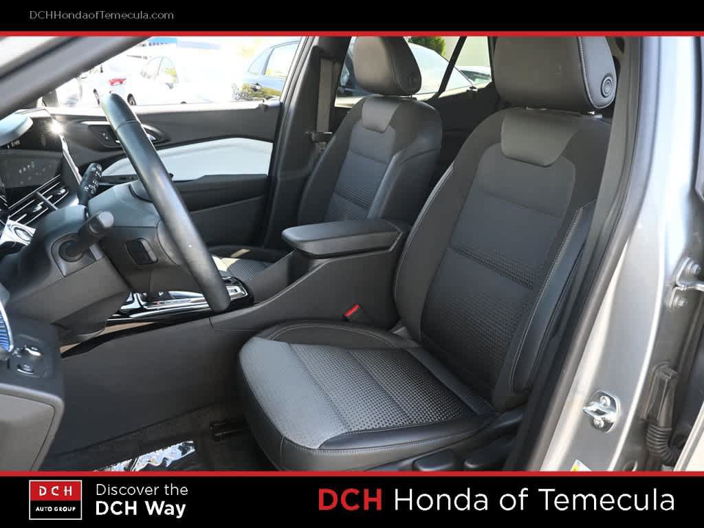 Used 2024 Chevrolet Trax LT w/ Driver Confidence Package FWD image 17