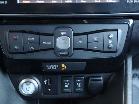 Used 2018 Nissan Leaf SV w/ SV Technology Package image 35