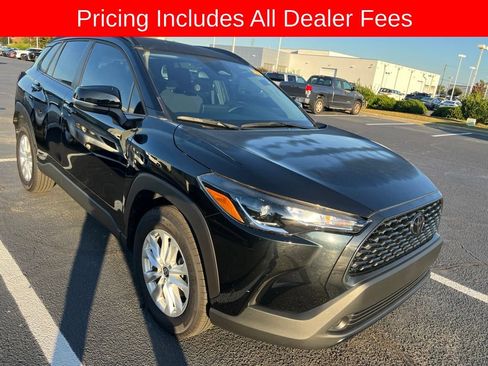 Used 2025 Toyota Corolla Cross LE FWD image 19