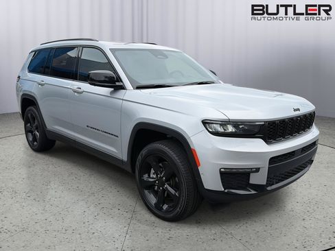Used 2025 Jeep Grand Cherokee L Limited w/ Luxury Tech Group II AWD/4WD image 8