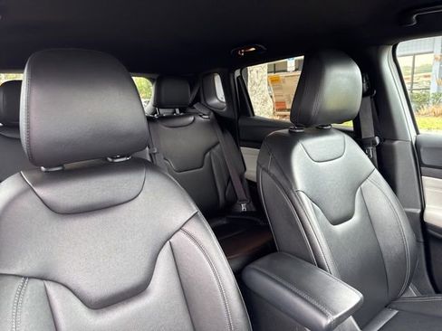 Used 2025 Jeep Compass Limited image 13